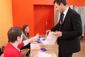 « L’élection européenne suscite de l’intérêt auprès des élèves des classes de terminale du lycée des métiers VAUBAN. Les enseignants et les ambassadeurs du projet européen se sont montrés de fins pédagogues lors d’une matinée de réflexion consacrée aux enjeux et aux aspects pratiques de ce scrutin… ».