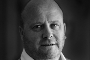 « La réussite de l’entrepreneur Laurent STEINMANN n’est pas le fruit du hasard. Elle repose sur une clé. Celle de ne gérer qu&#039;une seule peur à la fois. L&#039;une après l&#039;autre. Pour ne pas se paralyser. Mais surtout savoir que derrière la peur se cache l&#039;envie !... ».