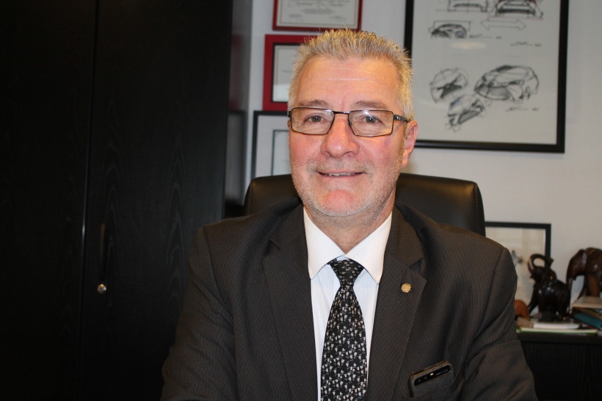 « Le dirigeant du groupe de concessions FOUCHER, Eric FOUCHER, évalue la nouvelle force de frappe du constructeur japonais en France. L’ensemble du réseau de concessionnaires profitera indubitablement de ces retombées tant au plan économique que publicitaire. Grâce à la nouvelle plateforme technologique TNGA dont sera pourvue l’unité de Valenciennes, des véhicules de type YARIS, PRIUS, C-HR gagnant en performance au niveau de la sécurité et de la transition énergétique inonderont le marché européen… ».