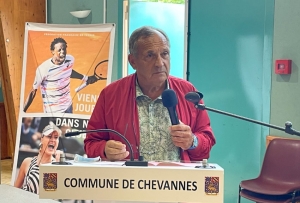 « Les associations sont primordiales à la cohésion et à l’harmonie d’une commune. Celles de Chevannes ont été fêtées lors de ce forum spécifique où vingt-deux entités ont pu présenter leurs activités…Une initiative importante pour le maire Dominique CHAMBENOIT… ».