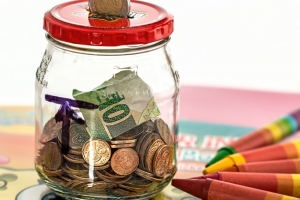 « Au-delà de la nécessaire réforme des retraites, c’est l’avenir qui fait peur ! Il y a de moins en moins de recettes mais de plus en plus de retraités. La retraite par capitalisation peut-elle représentée une solution pérenne ? ».