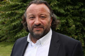 « Le président directeur général du groupe Roger MARTIN, l’un des fleurons entrepreneuriaux évoluant dans le domaine des travaux publics et du bâtiment en Bourgogne Franche-Comté, Vincent MARTIN, a été honoré au début de l’été en accédant au grade de chevalier de la Légion d’honneur. Mérité pour un homme profondément engagé en faveur de la défense des entreprises et de l’économie… »