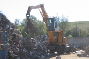 « Il sera possible à partir de lundi 11 mai de fréquenter de nouveau les centres de collecte des déchets ménagers classiques et des déchets verts sur l’Auxerrois. Deux déchetteries (Les CASSOIRS et celle de Monéteau) seront fonctionnelles et ouvriront leurs portes dès 8 heures. Attention au trop plein de visites dès le premier jour ! ».