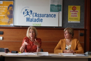 « A l’aide de programmes spécifiques, l’Assurance maladie de l’Yonne répond aux besoins de déploiement des services en santé pour favoriser la prévention et l’organisation du parcours de soins. De plus en plus de patients Icaunais bénéficient de ces accompagnements qui leur permettent de devenir de véritables acteurs de leur santé…Etiennette BERROUET, directeur-adjoint de la C.P.A.M. de l’Yonne (à gauche) et Fabienne POIMBOEUF, responsable adjoint des services en santé, tirent les enseignements chiffrés de la saison écoulée… ».