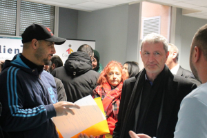 « Il s’est entretenu, entre autres, avec les représentants des douze entreprises, venues participer au job dating de la Semaine de l’Industrie à Auxerre : le préfet Pascal JAN a pu constater par lui-même de l’engouement suscité par ce rendez-vous auprès des demandeurs d’emploi du bassin de l’Auxerrois… ».