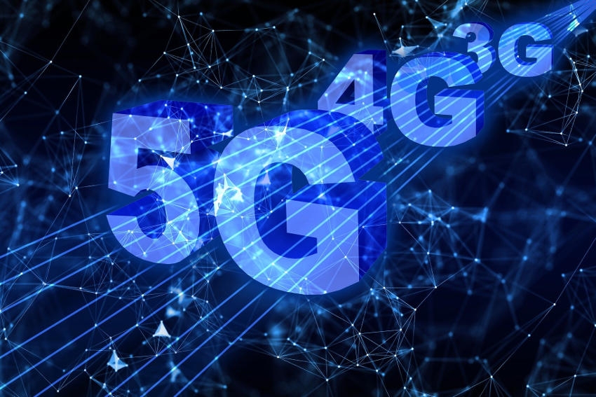 « Médecins et scientifiques se disent très préoccupés par l’installation de la 5G dans l’Hexagone. Un choix stratégique et politique voulu par le président de la République qui en souhaite l’accélération dès septembre 2020 au nom du modernisme. Pourtant, il n’existe pas d’étude concrète sur les risques potentiels émis par les ondes millimétriques sur notre santé dans notre pays. Incompréhensible… ».