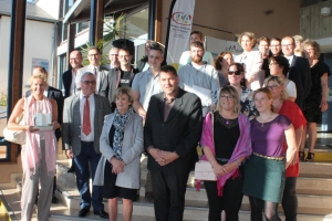 « Les présidents de la Chambre des Métiers et de l’Artisanat de la Bourgogne Franche-Comté et de l’Yonne signent une lettre ouverte aux candidats des élections municipales. Jean-François LEMAITRE (au centre sur ce document d’archive) appelle tous les candidats à ces échéances à consulter le Livre Blanc disponible sur www.artisanat-bfc.fr ».