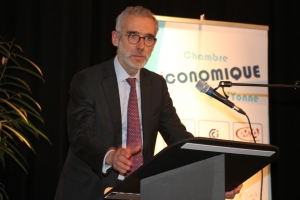 « Le préfet de l’Yonne Henri PREVOST propose une cellule de coordination économique dans l’Yonne afin de répertorier les besoins des entrepreneurs qui subissent le contrecoup brutal de la crise sanitaire actuelle. Ce dispositif s’appuie sur le concours logistique de la Chambre de Commerce et d’Industrie et de la Chambre des Métiers et de l’Artisanat de l’Yonne ainsi que de leurs présidents respectifs, Alain PEREZ et Jean-François LEMAITRE… ».