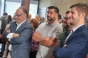 « A l’annonce des premières estimations, c’est le soulagement et la « grande rigolade » pour le trio de personnalités politiques de l’Yonne, le LR Christophe BONNEFOND, le LFI Adrien PROVENCE et le PS Mani CAMBEFORT dimanche soir à la préfecture de l’Yonne. Un avant-goût partisan de la future coalition hexagonale ?! ».