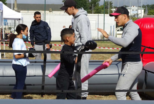« La Journée des partenaires de l’Office Auxerrois de l’Habitat change d’appellation pour sa seconde édition. Elle devient « l’OAH en fête » et se déroulera le samedi 27 août en présence d’une vingtaine de structures associatives de 10h à 18 h sur le terrain de sport des Brichères… ».