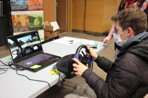 « La Mission Locale de l’Avallonnais et du Tonnerrois se dote de deux simulateurs de conduite pour initier les jeunes gens âgés de 15 à 26 ans, non scolarisés, aux rudiments du code de la route et de la circulation. Une initiative judicieuse pour sensibiliser les jeunes à la mobilité afin de mieux s’insérer dans la vie active… ».