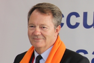 « Le bilan de cette rentrée économique demeure mitigé pour le président de la Chambre de Commerce et d’Industrie de l’Yonne, Alain PEREZ. Si certains secteurs profitent d’une reprise de leurs activités, d’autres, comme le bâtiment et surtout le commerce sont en proie à de réelles difficultés. Mais, le dénominateur commun entre tous reste la récurrente problématique de l’embauche de main d’œuvre, qu’elle soit qualifiée ou pas… ».