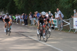 « Le licencié du SCO Dijon, Mathieu RIGOLLOT, succède à son coéquipier Nicolas DEBEAUMARCHE, vainqueur 2019, au terme des cent trente kilomètres de course des championnats régionaux cyclistes élite disputés ce dimanche en Puisaye. Avec 22 prétendants au départ, soit la plus forte délégation participante, le club de la capitale régionale a confirmé sa très nette suprématie… ».