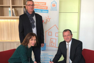 « Favoriser l’accès au logement des plus démunis face à l’existence est le sacro-saint principe de ce rapprochement entre la caisse régionale du crédit Agricole et l’association Habitat et Humanisme. Une convention reconduite après de nombreuses années de complicité utile… ».