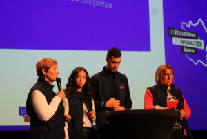 « Louables sur le papier, les Etats Généraux de l’Information (EGI) devraient mieux informer les citoyens sur la nature de leur évènement. Alors que ces derniers devaient être au cœur des débats autour de la presse et du traitement de l’actualité, l’acte un de ce projet voulu par le chef de l’Etat a tourné à l’entre soi à Auxerre cette semaine. Beaucoup de journalistes de la sphère parisienne présents pour une absence flagrante de public en quête de réflexions… ».