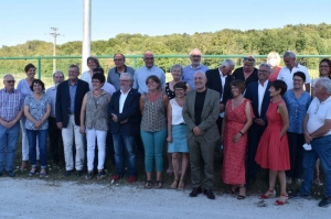 « C’est avec beaucoup d’aisance et sans autre candidature face à lui que le président sortant de la Communauté de communes de l’Aillantais Mahfoud AOMAR (au centre) a retrouvé son mandat de six ans… ».