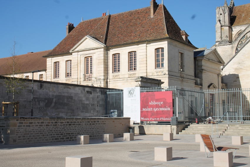 « L’abbaye Saint-Germain accueillera le premier Forum des associations porté par la ville d’Auxerre et de deux de ses élus, Nordine BOUCHROU et Vincent VALLE en septembre prochain. La date du 11 de ce même mois est d’ores et déjà à biffer sur les agendas des futurs participants… ».