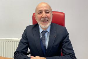 « La Communauté de communes de l’Aillantais pousse l’ensemble des communes à aller de l’avant, au nom de l’attractivité, en s’appuyant sur différents projets. Son président, à la tête également de l’AMF 89, Mahfoud AOMAR, a dévoilé sa feuille de route opérationnelle sur 2025. Dans un esprit participatif et sans trop de réunions aux résultats stériles… ».