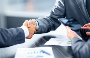 « Comment s’y retrouver face à la multiplicité des offres de financement sur le marché de l’automobile, nerf de la guerre de la mobilité de millions de nos concitoyens ? Voici un panorama non exhaustif des opportunités qui se présentent sur le marché afin de mieux choisir… ».