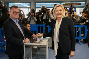 « Alors qu’elles étaient nombreuses à se présenter à ces échéances présidentielles 2022, les candidates féminines n’ont pas été épargnées par des moqueries et des quolibets reposant sur de la pure misogynie. Le féminisme serait-il craint en France dès que l’on parle de politique par les hommes en quête de pouvoir ? ».