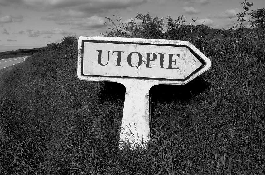 « L’utopie contribuerait à rendre l’homme meilleur et de vivre en harmonie dans le parfait des mondes. Réalisable ou déjà utopique, dès l’énoncé ?! ».