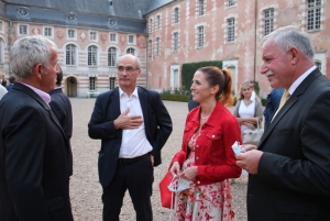 « Evènement exceptionnel pour GROUPAMA Paris Val-de-Loire qui a réuni plus de cent-vingt invités lors d’une soirée de prestige vécue dans l’enceinte du château de Saint-Fargeau. Au programme : musique de chambre et découverte d’un site séculaire unique grâce au mécénat exercé par l’assureur mutualiste sur son territoire… ».