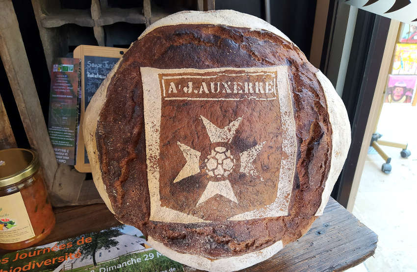 La semaine par monts et par mots… l’AJ Auxerre à deux encablures du bonheur,  du vrai « pain béni » ?