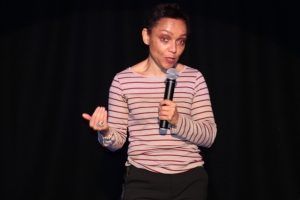 « L’organisme d’animation et de formation EXPONENS, représenté par l’une de ses têtes pensantes, Valérie OUEDRAOGO, invite le public à participer à une séance de théâtre forum le 05 février prochain à 18h30 sur la péniche de La Scène des Quais. La thématique abordera la parentalité et la relation de confiance à l’enfant... ».