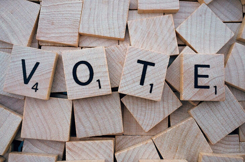 « Selon tous les spécialistes, le taux d’abstention de ces élections présidentielles devrait atteindre des records. Certains l’estiment à environ 40 %. Un taux très élevé qui pourrait entacher la légitimité du candidat élu… ».