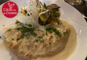 « L’excellent filet de turbot côtier, accompagné de son subtil caviar de courgette et légumes estivaux a subjugué notre chroniqueur qui s’est délecté de son impeccable cuisson, et de ce plat qui était servi sans fausse note. « L’Ataraxie » - la  tranquillité de l’âme chez les épicuriens et stoïciens - semble promise à un bel avenir, parmi les bonnes  tables de l’Yonne… ».  