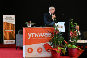 « A l’aise en qualité de tribun face au public de l’assemblée générale, le président Laurent PONCET a présenté dans le détail le nouvel organigramme décisionnel qui se dessine au sein de la coopérative agricole YNOVAE. Avec en point d’orgue, la nomination d’un nouveau directeur général, Yohann GIROD qui succédera à l’une des pièces maîtresses de ce vaisseau amiral, Jean-Luc BILLARD dès janvier 2024… ».