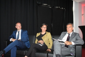 « Vendre les atouts majeurs de la ville d’Auxerre et de sa région à Paris ou dans le reste de la Bourgogne Franche-Comté constituera le nerf de la guerre de la nouvelle agence de tourisme d’affaires, « Destination Auxerre ». Autour de Sébastien FUENTES, directeur adjoint de Centre France Parc Expo et de Guy ROS, directeur de la même infrastructure, Annick SOTO, responsable de l’Office du tourisme de l’Auxerrois, a expliqué le bien-fondé de ce partenariat prometteur pour les retombées économiques sur le territoire de l’Yonne… ».