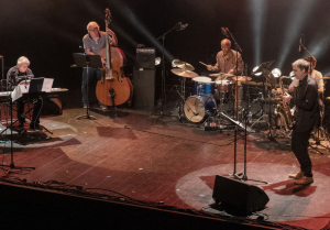 « L’association « Lumières de Druyes » réitère l’expérience réussie de 2021 avec la première édition du festival de jazz en proposant un second rendez-vous plus éclectique et enrichi de nouvelles ambitions…Ici, SENECIO dans sa formation originelle qui invitera les mélomanes à découvrir les œuvres de RAVEL « jazzifiées » ».