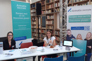 « « Et si l’on se rencontrait ? » suggère l’affiche officielle de l’opération. En besoin de recrutements comme le confirme Aurélie VALLOT, ARMATIS a fait appel au spécialiste de la formation et du conseil THOT LEARNING pour initier ce « matching » entre tuteurs et alternants. Objectif : transformer l’essai en CDI… ».