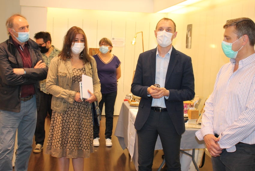 « Tout l’été, la rue Fécauderie à Auxerre accueille des artisans d’art, à la limite parfois de la créativité artistique, dans une boutique éphémère. Un concept initié par la Chambre de Métiers et de l’Artisanat régionale et l’Agglo de l’Auxerrois… ».