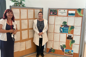 « Pour répondre aux attentes de la filière viticole, Séverine DUTREIX (à gauche) responsable de l’antenne auxerroise de Pôle Emploi a concocté un rendez-vous spécial avec l’ANEFA permettant de recruter des vendangeurs… ».