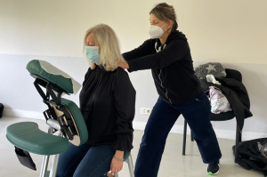 « L’entreprise de Sens OBIANCE participe au salon Top DRH, accueilli à Deauville les 22 et 23 novembre. Une très belle opportunité d’y toucher son cœur de cible, à savoir les cadres supérieurs spécialistes du recrutement… et d’y développer ses affaires en parlant de gestion du stress et de massage assis ! ».