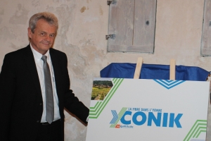 « L’Yonne vient enfin de basculer dans le troisième millénaire ! En adoptant l’installation du réseau fibré « YCONIK », le Département et son président Patrick GENDRAUD ouvrent grandes les vannes du numérique à la vitesse de l’éclair pour la totalité de ses habitants. C’est l’opérateur national, ALTITUDE Infrastructure, titulaire de la DSP qui en assurera le déploiement et la commercialisation durant trente ans… ».