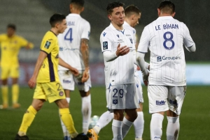 « Le retour dans le onze de départ du technicien auxerrois Mathias AUTRET confère un attrait supplémentaire à cette rencontre face au Paris FC, l’un des prétendants à la montée. En cas de victoire, les Bourguignons s’installeraient à la cinquième place, synonyme de barrage à neuf journées de la fin du championnat… ».