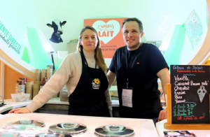 « On ne boude jamais son plaisir de retrouver des producteurs et artisans de l’Yonne dans les travées du Salon international de l’Agriculture de Paris. De véritables ambassadeurs qui servent l’intérêt de notre département et de notre région, à l’instar de Coralie et Sébastien FOUQUET, de l’Amour est dans le Lait… ».