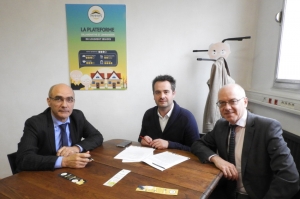 « Entre PAPYHAPPY et GROUPAMA Paris Val de Loire, la cote d’amour est au beau fixe ! Signataires d’une convention de partenariat très collaborative, les deux acteurs de l’économie développeront une offre de service spécifique et exclusive destinée aux 300 000 sociétaires qui composent l’ancrage territorial du spécialiste de l’assurance et de la prévoyance sur ses quatorze départements où il intervient…Jacques BLANCHOT, directeur d’établissement de l’Yonne, Joaquim TAVARES, dirigeant de PAPYHAPPY et Vincent COUSIN, directeur financier de Groupama Paris Val de Loire, ont entériné cette collaboration… ».