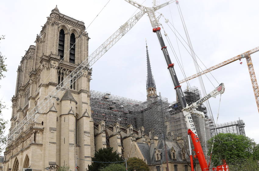 Humeur : « je me souviens d’une cathédrale en feu et d’une soirée de cendres… »