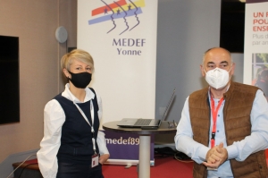 « Pléthore de réseaux d’affaires tentent de se partager le gâteau que représentent les chefs d’entrepreneurs réputés isolés en France. DYNABUY se positionne sur le territoire par ses différences. Grâce au développement d’une centrale d’achat qui offre à ses adhérents des remises et avantages parfois conséquents. Ce que devait rappeler à Auxerre l’animateur de réseau Alain VIMPIERRE aux côtés de Florence POULAIN… ».