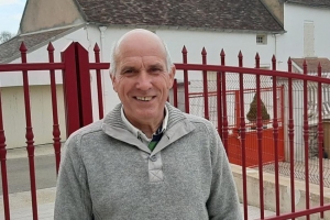 « Directeur associé de la société « AEF » (Avallon, Sauvigny-le-Bois), Yves SENNEQUIER rassure les familles endeuillées en cette période délicate imputable à la propagation du COVID 19. Tout est mis en œuvre en suivant les règles officielles de l’ARS et du Haut Comité de Santé publique pour proposer un service funéraire empreint de dignité et de respect pour accompagner le défunt… ».