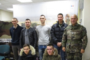 « Une nouvelle année qui démarre tambour battant pour six jeunes gens de l’Yonne et de Côte d’Or : ils ont rejoint leurs garnisons afin d’y apprendre le métier de soldat, tout en bénéficiant d’une spécialisation. Le Centre d’information et de recrutement des forces armées de l’Yonne fournit tous les explicatifs en amont de ce processus d’incorporation sur la base de l’engagement volontaire… ».