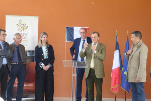 « Le Centre international de formation aux métiers d’art et de la céramique de Saint-Amand-en-Puisaye, perle de l’artisanat d’art en Puisaye-Forterre et en France, a dévoilé son nouvel écrin lors de l’inauguration de ses bâtiments favorisant l’hébergement des stagiaires. Un investissement assuré par la CCPF et son président Jean-Philippe SAULNIER-ARRIGHI mais aussi l’Etat, la Région, le Département de la Nièvre et les six communes du canton… ».