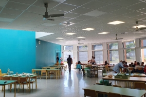 « Les élus dont Marie-Louise FORT, maire de Sens, se sont réunis pour une conférence de presse ce jeudi 02 septembre consacrée à la rénovation des équipements des écoles sénonaises. Quant au restaurant scolaire Maxime Courtis, il a été rénové cet été… ».