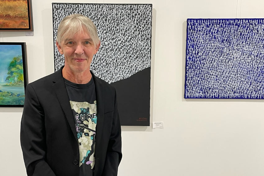 « Il ne s’impose aucune limite au niveau de la représentation et propose une peinture originale au style ultra répétitif pour mieux asséner ses messages : Jérôme ARBONVILLE, malgré son look de pop-singer britannique ou américain, est originaire des Ardennes. Ses toiles se découvrent à la galerie Porte 68 à Auxerre… ».