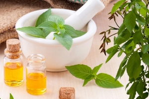 &quot; Les vertus des huiles essentielles comme celle extraite du romarin sont bénéfiques pour permettre aux organismes de mieux anticiper l&#039;hiver et ses désagréments...&quot;.