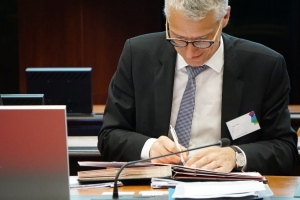 « Accompagner l’insertion professionnelle des demandeurs d’emploi sur le territoire en favorisant leur qualification est l’objectif prioritaire de cette convention tripartite signée par les acteurs clés de la dynamique économique régionale. La présentation d’une démarche partenariale déjà efficiente autour de certifications de spécialisation au handicap a confirmé la nécessité d’un tel dispositif… ».